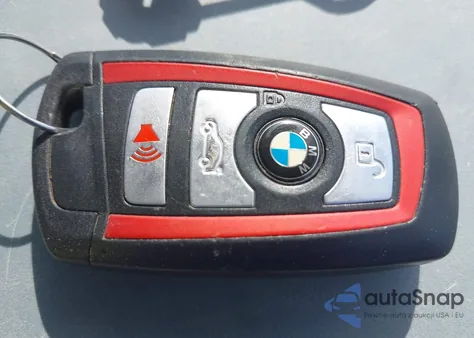 2018 BMW 330 xDrive z USA, uszkodzony, nr VIN WBA8D9C56JEM32256